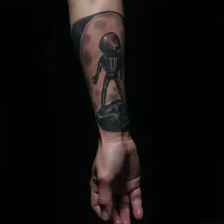 Epic Neon Realism Tattoos for Men's Thighs