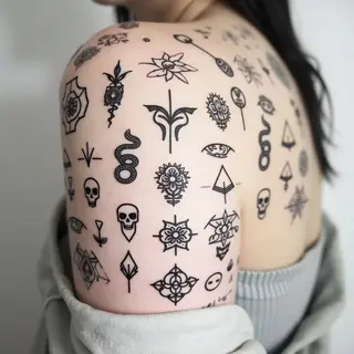 Traditional Flash Tattoo Designs: A Collection of Classic Motifs